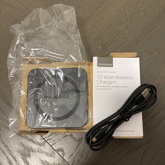 Insignia 10W Qi Wireless Charging Pad with Cable - Black (BNWT) - Picture 7 of 7